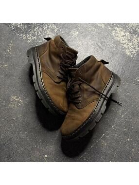 Dr. Martens Bonny Leather Chukka Boots